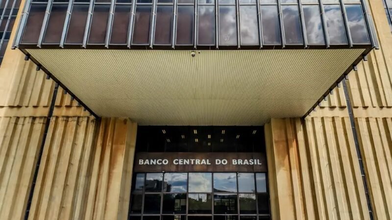 Mercado eleva previsão da inflação para 4,17% este ano