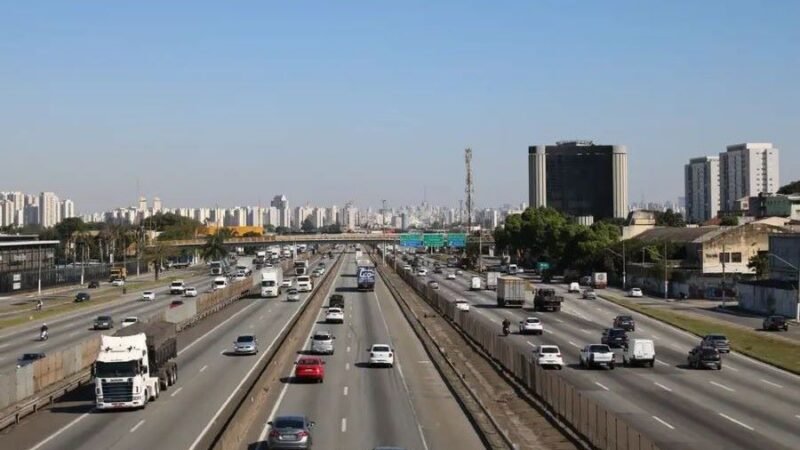 Tráfego nas rodovias de SP e RJ cresce no fim do ano