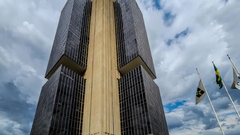 BC mantém juros básicos em 15% ao ano pela quinta vez seguida