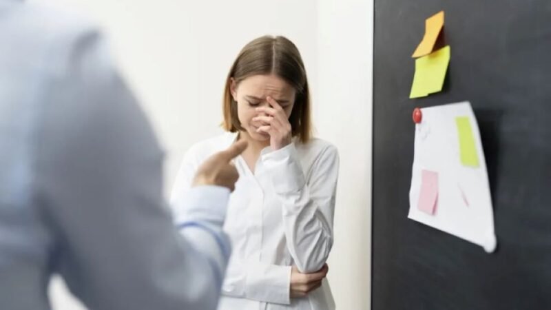 NR-1 passa a enquadrar assédio moral e sexual e prevê sanções em 2026