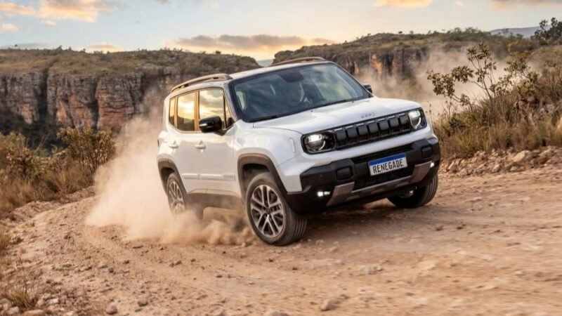 Jeep Renegade chega com novo interior, motorização hibrida MHEV e redução de preço