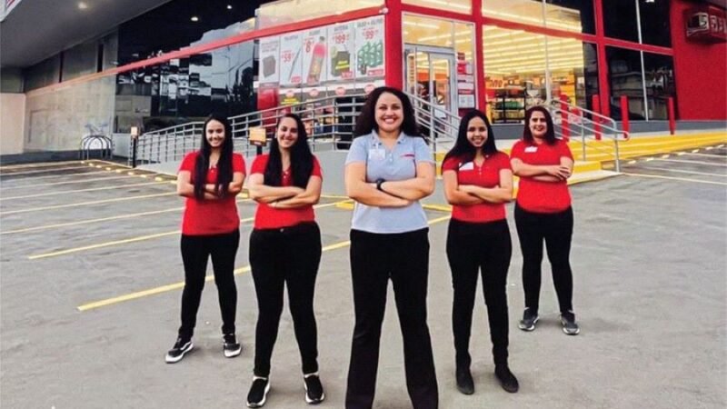 AutoZone impulsiona diversidade e dobra presença feminina em um ano