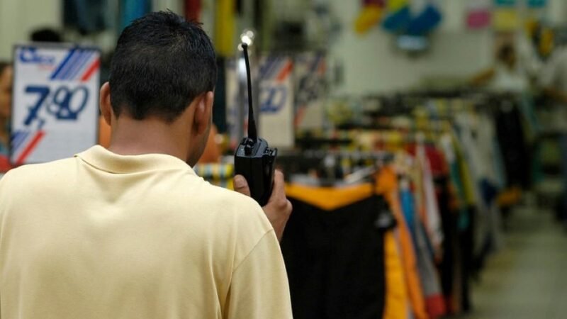 Nova lei pode obrigar o comércio a trocar fiscal de loja por vigilante