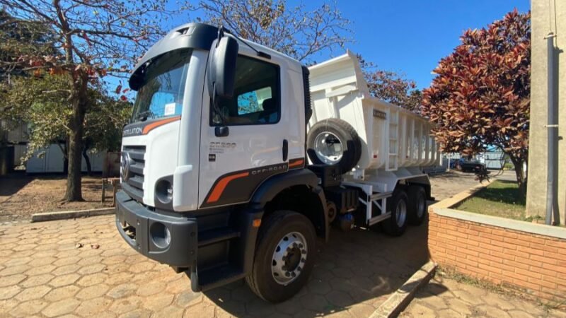 Locadoras compraram menos caminhões e ônibus no ano passado