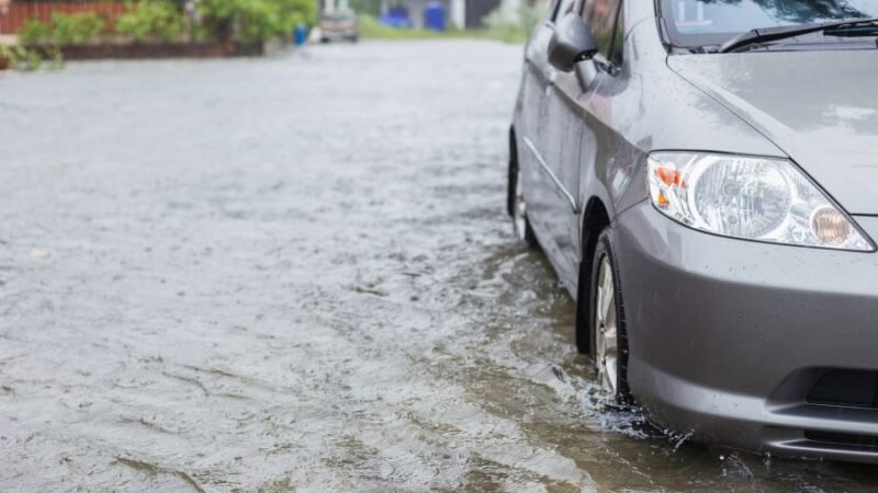 Previsão de chuvas intensas requer cuidados para preservar a pintura dos veículos