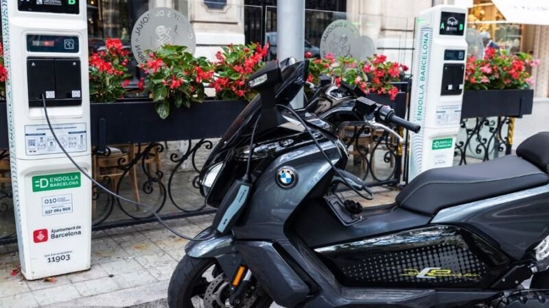 Popularização de motos elétricas rendeu 7 milhões de buscas na internet no último ano