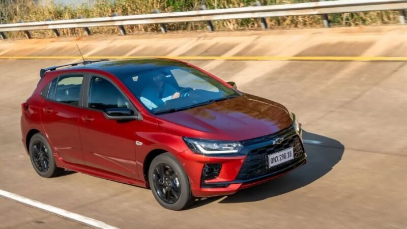 Hatches reagem entre os carros mais vendidos de 2026