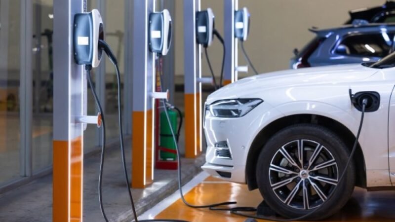 O que o consumidor precisa saber sobre carregadores para veículos eletrificados