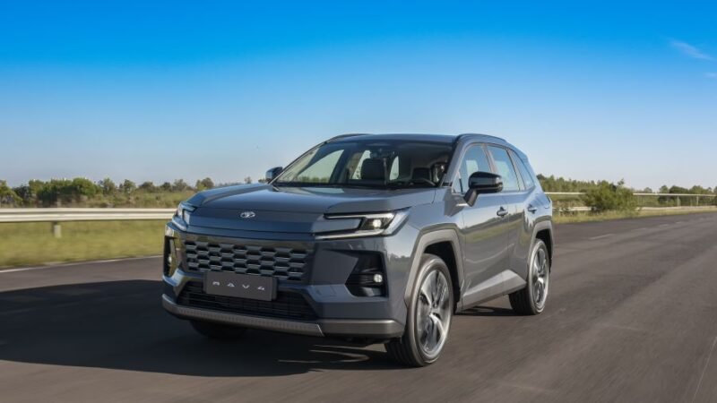 Novo Toyota RAV4 estreia no Brasil com duas versões híbridas full