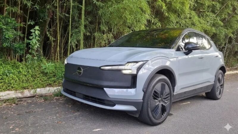 Volvo EX30 Cross Country veste roupa aventureira para selva de pedra