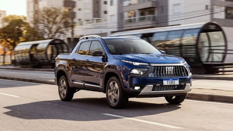 Fiat Toro chega à linha 2027 como a primeira picape híbrida-leve produzida no Brasil