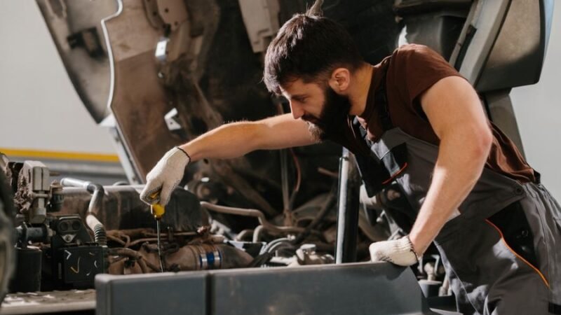 O custo invisível da safra: como a lubrificação do motor dos caminhões impacta na operação