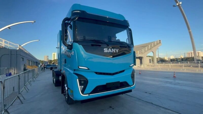 Sany SE 588 chega ao Brasil com bateria de 588 kWh, 550 cv e preço de R$ 1,8 milhão