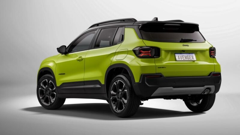 Jeep Avenger recebe motorização híbrida MHEV em todas as versões
