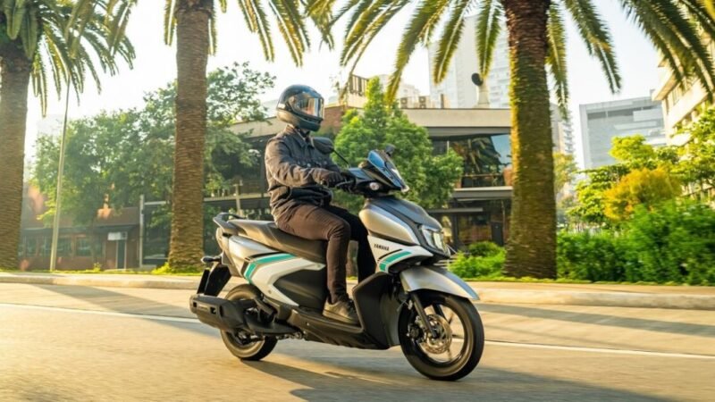 Modelos híbridos impulsionam demanda por motos eletrificadas