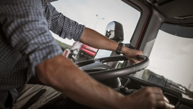 Transporte de veículos busca formar nova geração de profissionais