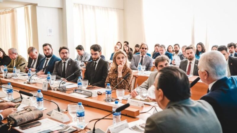 Pirataria e ilegalidade drenam R$ 179 bilhões da economia, aponta CNC em reunião da FPN