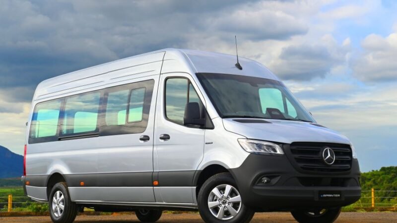 Mercedes-Benz amplia portfólio de veículos elétricos com eSprinter para transporte de passageiros