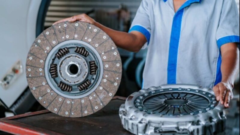 ZF lança kits, discos e platôs de embreagens Sachs para veículos pesados Euro VI