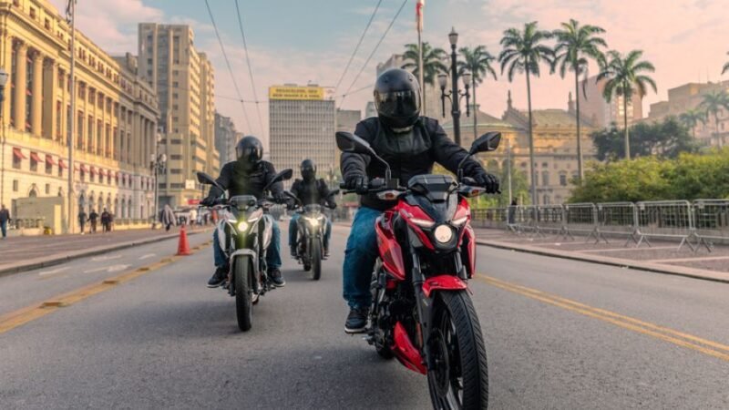 Bajaj bate recorde histórico de emplacamentos em julho de 2026