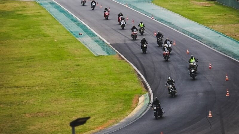 Rinaldi estreia no Festival Interlagos e reforça proximidade com motociclistas