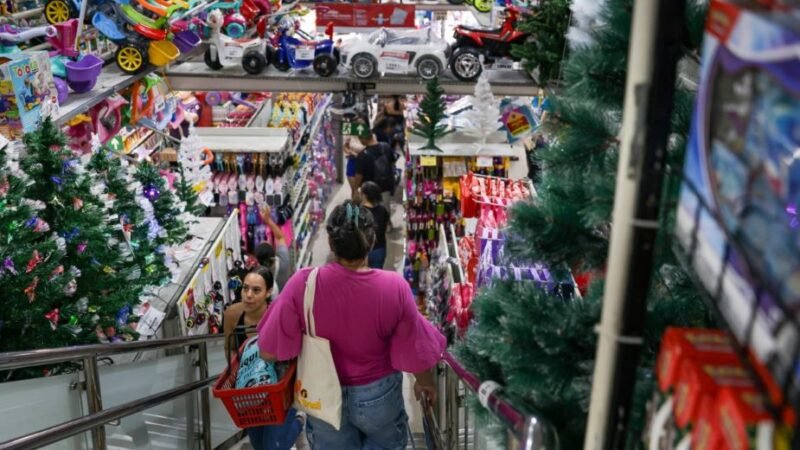 Empresários veem prazo curto para adotar escala 5×2 antes do Natal