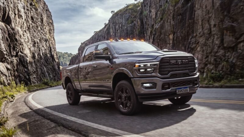 Ram apresenta versão Laramie Night Edition da 2500